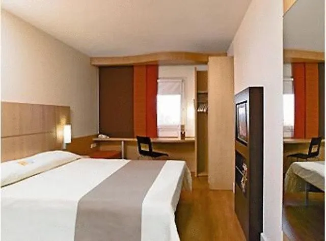 Ibis Loriol Le Pouzin Hotel France