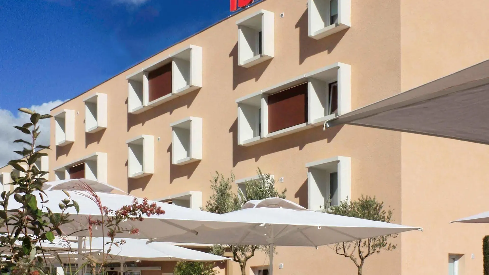 Ibis Loriol Le Pouzin Hotel 3*,